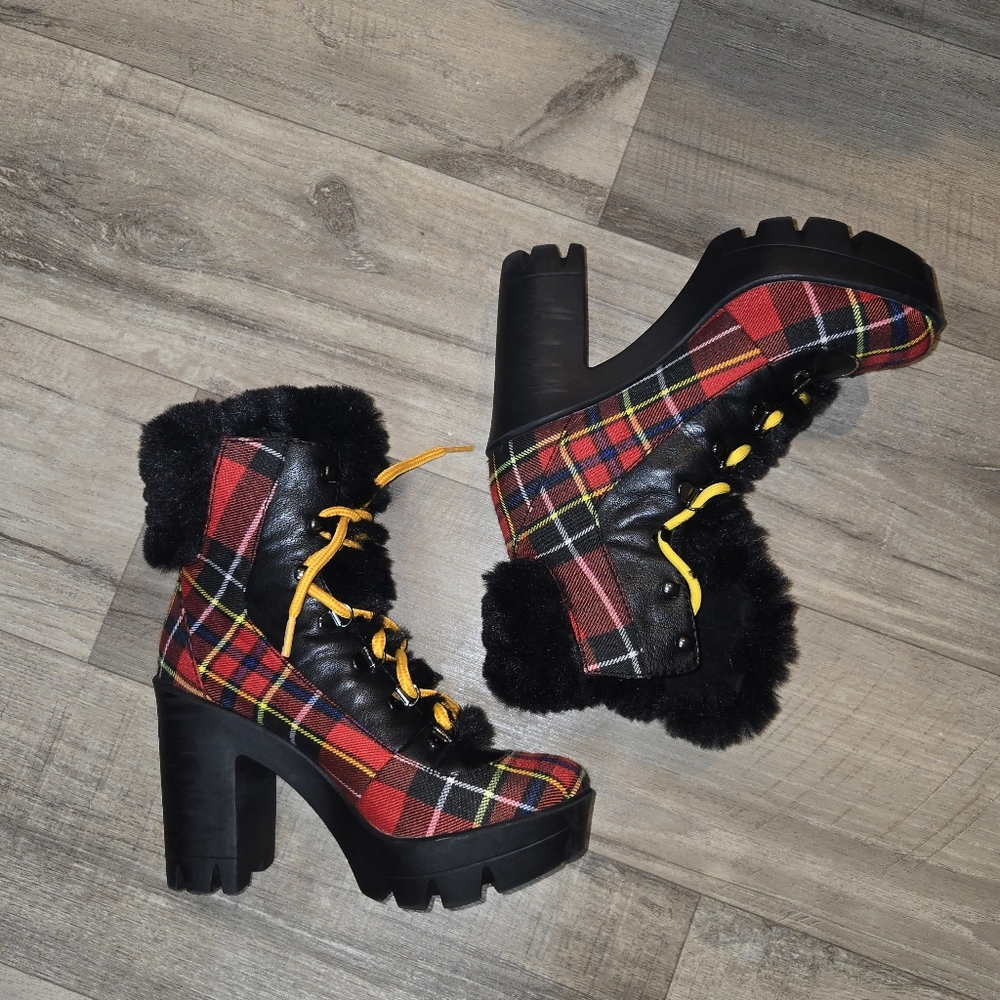 Jessica Simpson Mikha Platform Boots Size 6